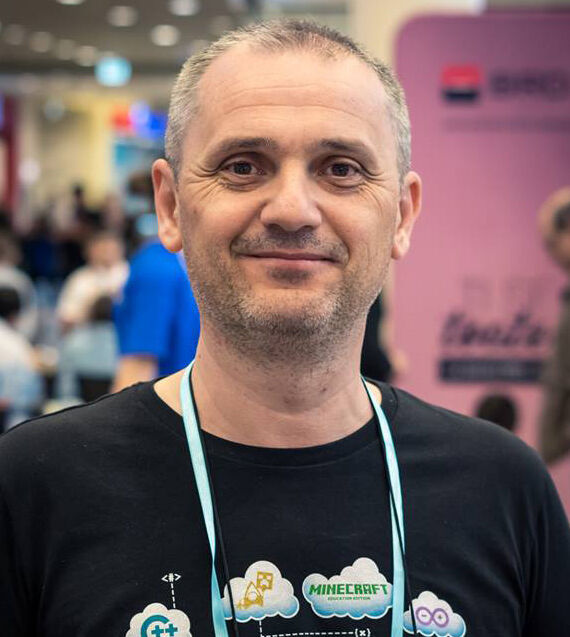 Arra Club - Cursuri de robotica si programare Pitesti