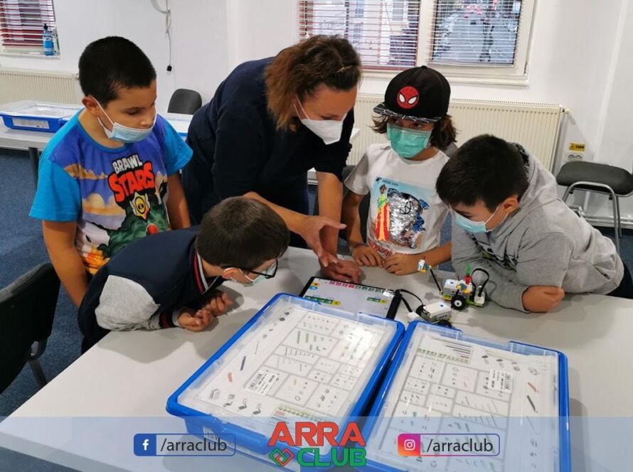ARRA CLUB Boys robotica WeDo min | ARRA CLUB